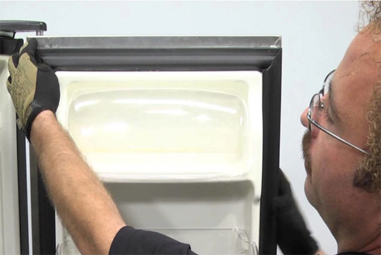 Перенавеска дверей холодильника в Зарайске